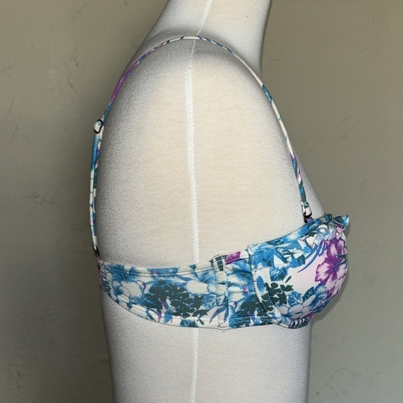 H&M blue and white floral ruffle bathing suit swim top in women’s 34B - Picture 6 of 11